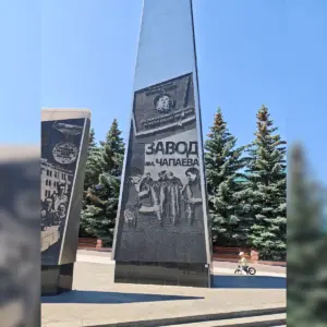 Памятник в Чебоксарах защитникам от немецких захватчиков